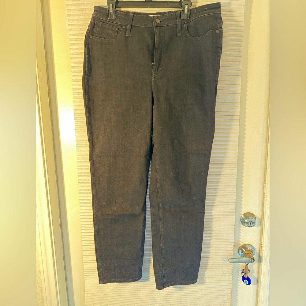 Madewell curvy stovepipe jeans in black